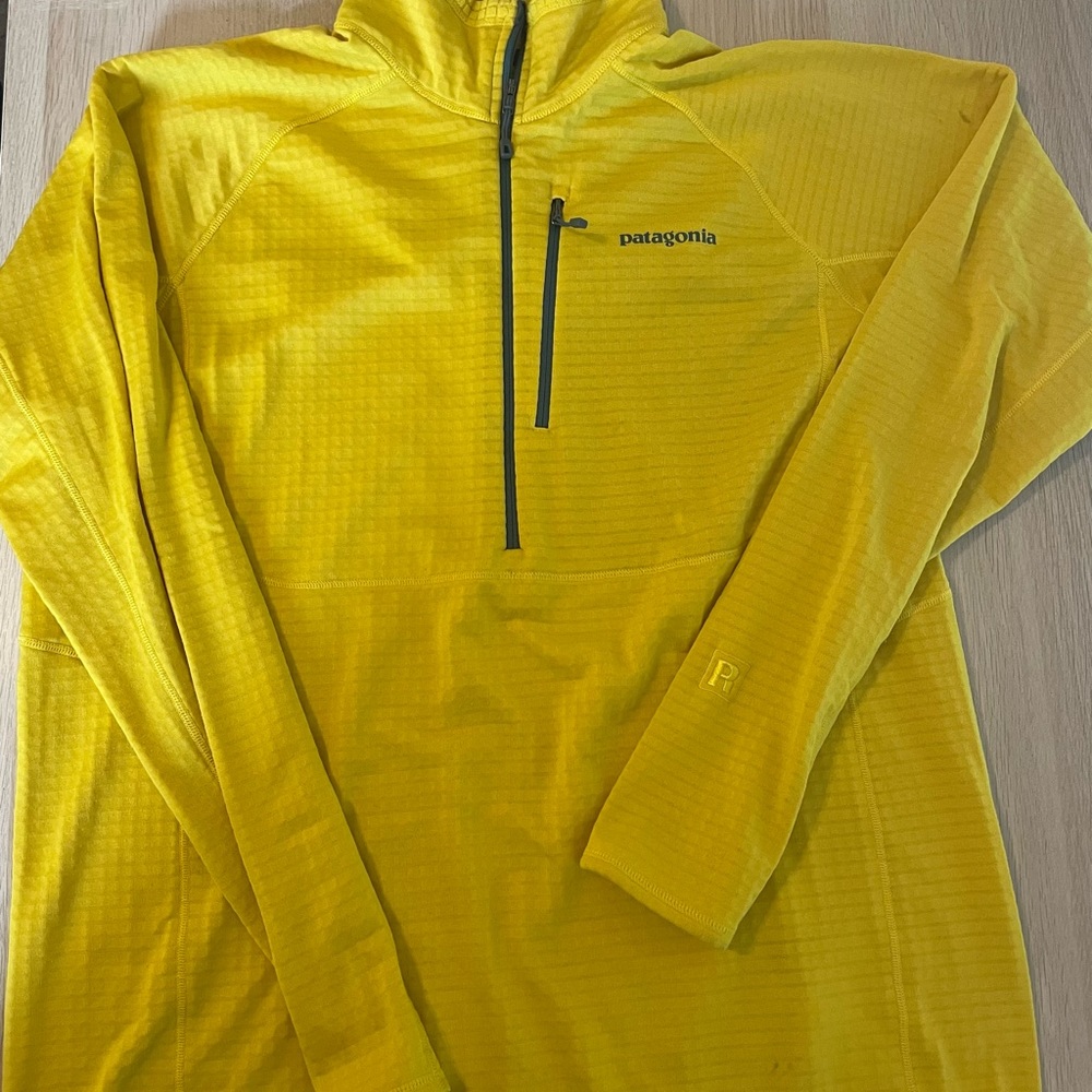 Patagonia R1 1/4 Zip Yellow size XL. Small mark seen in second picture